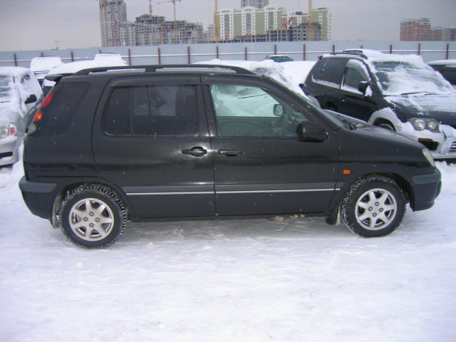 1997 Toyota Raum Photos