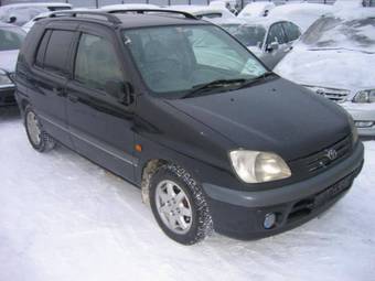 1997 Toyota Raum Photos