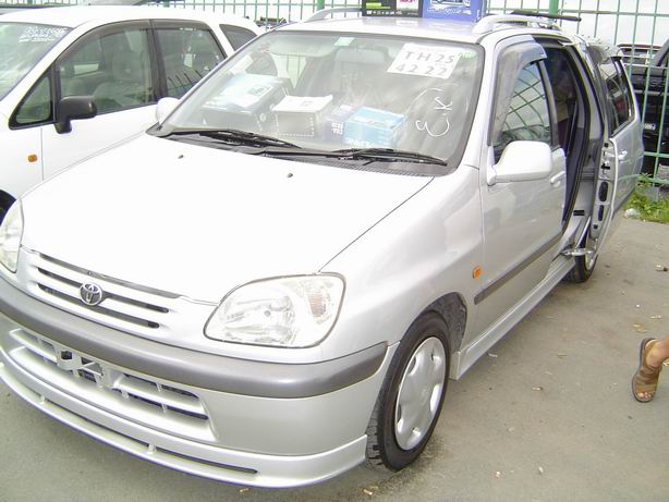 1998 Toyota Raum