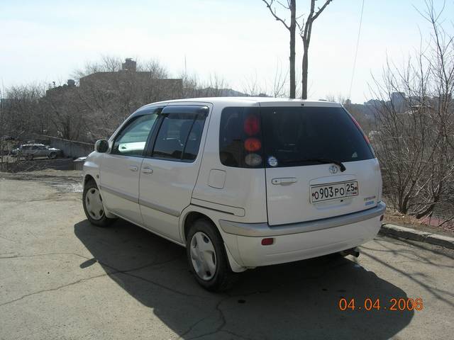 1998 Toyota Raum