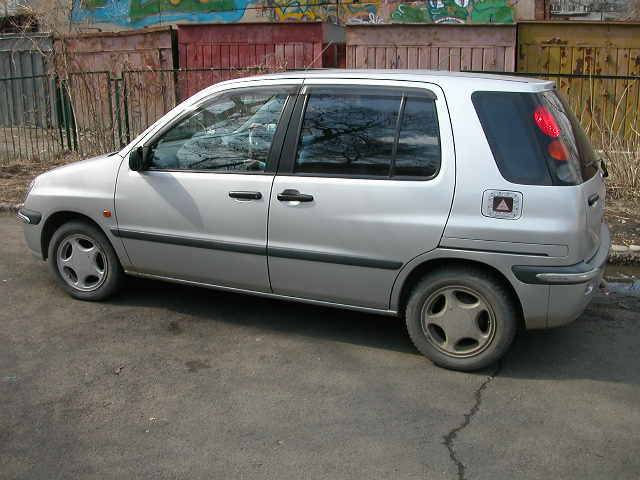 1998 Toyota Raum