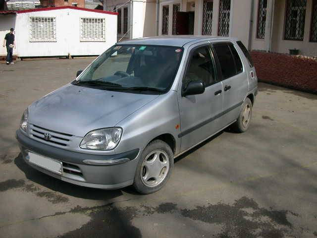 1998 Toyota Raum