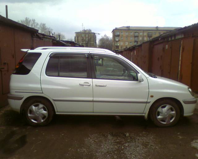 1998 Toyota Raum