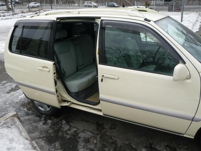 1998 Toyota Raum