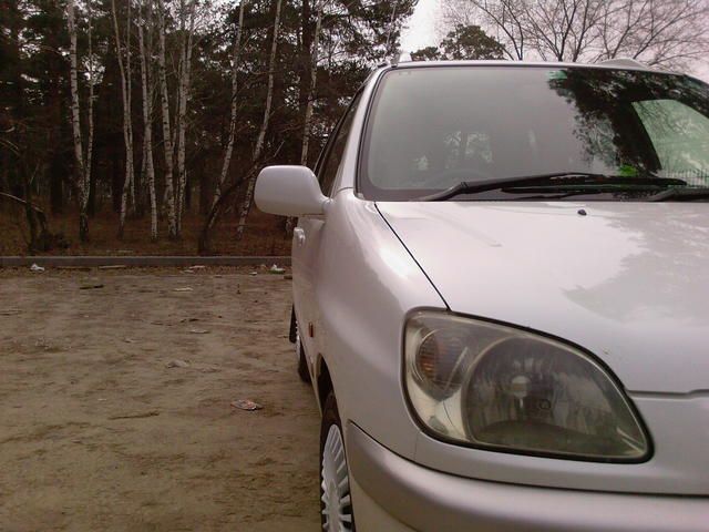 1998 Toyota Raum