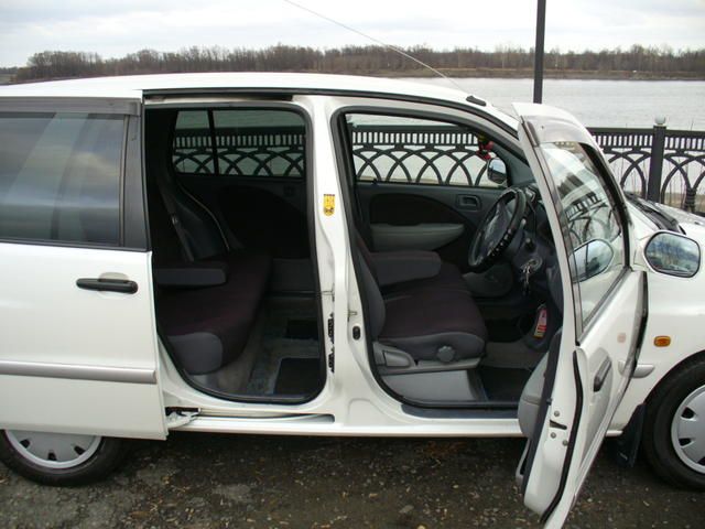 1998 Toyota Raum