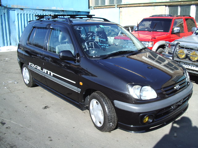 1998 Toyota Raum Pictures