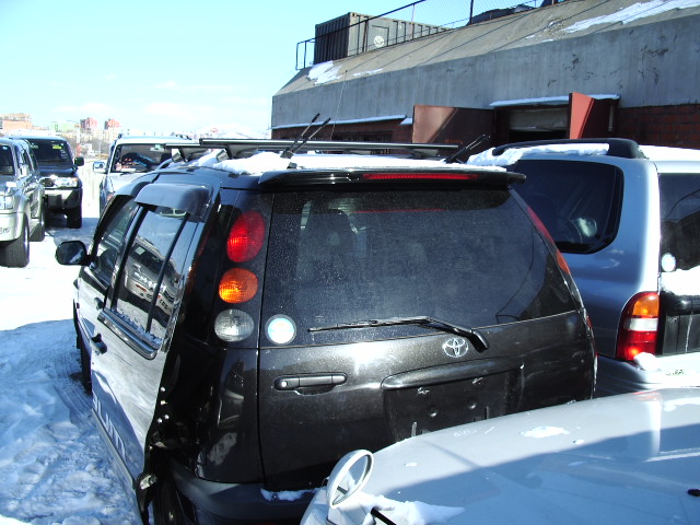 1998 Toyota Raum Pictures