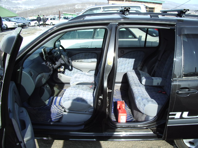 1998 Toyota Raum Pictures