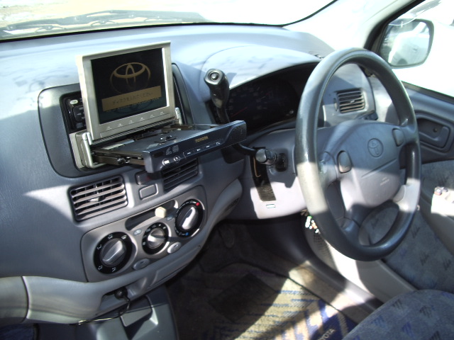 1998 Toyota Raum Photos