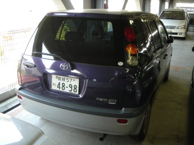 1998 Toyota Raum Pictures