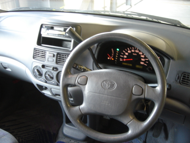 1998 Toyota Raum Pictures