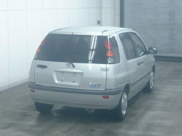 1998 Toyota Raum Photos