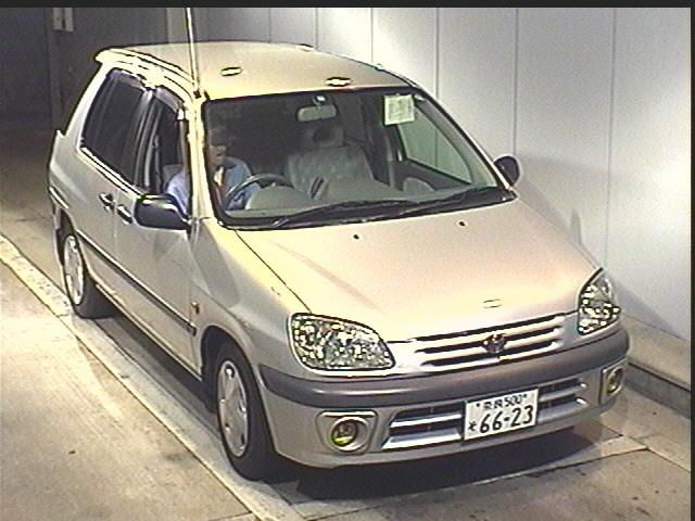 1998 Toyota Raum Pictures