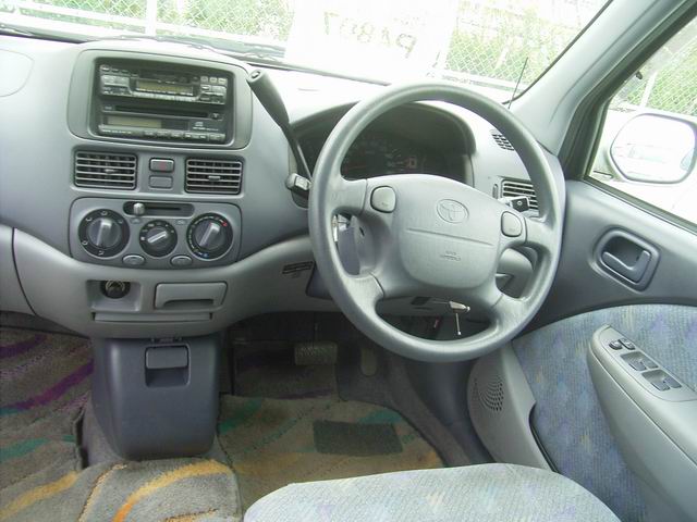 1998 Toyota Raum Images