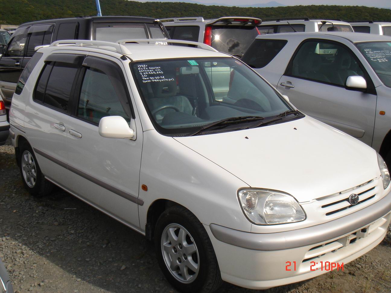 1998 Toyota Raum Images