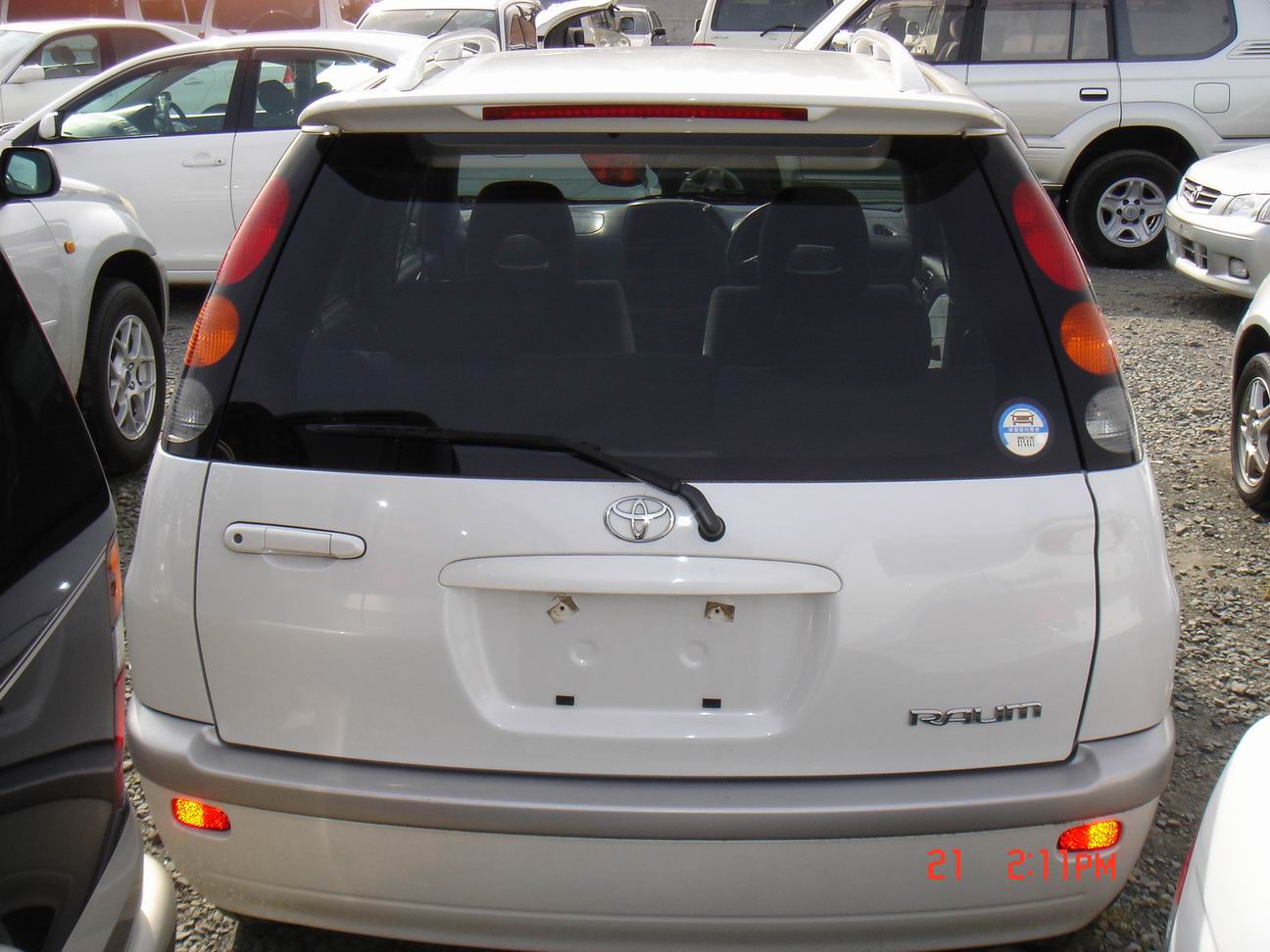 1998 Toyota Raum Pictures