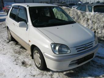 1998 Toyota Raum Pictures