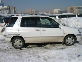 1998 Toyota Raum Pictures