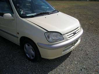 1998 Toyota Raum Photos