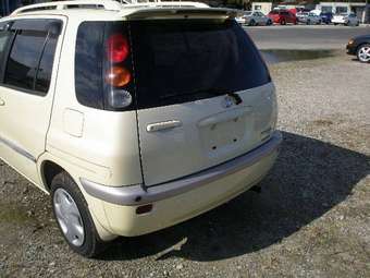 1998 Toyota Raum Pictures