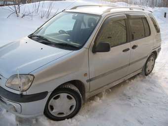 1998 Toyota Raum Wallpapers