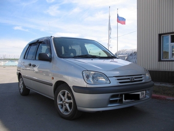 1999 Toyota Raum