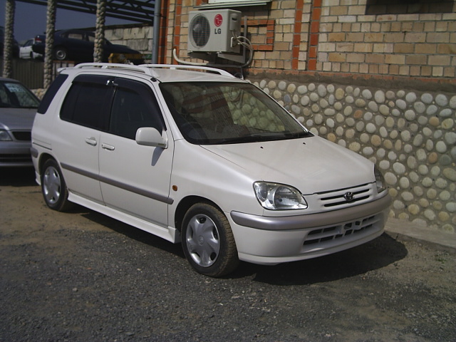 1999 Toyota Raum