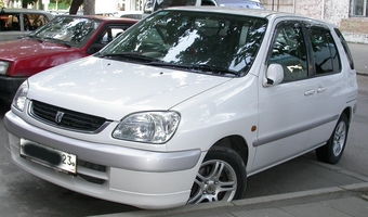 1999 Toyota Raum