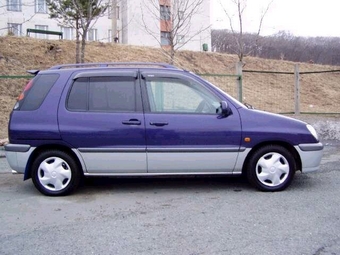 1999 Toyota Raum