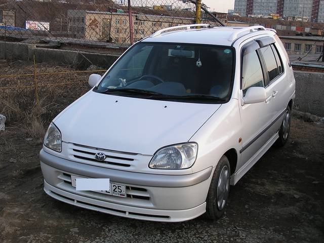 1999 Toyota Raum