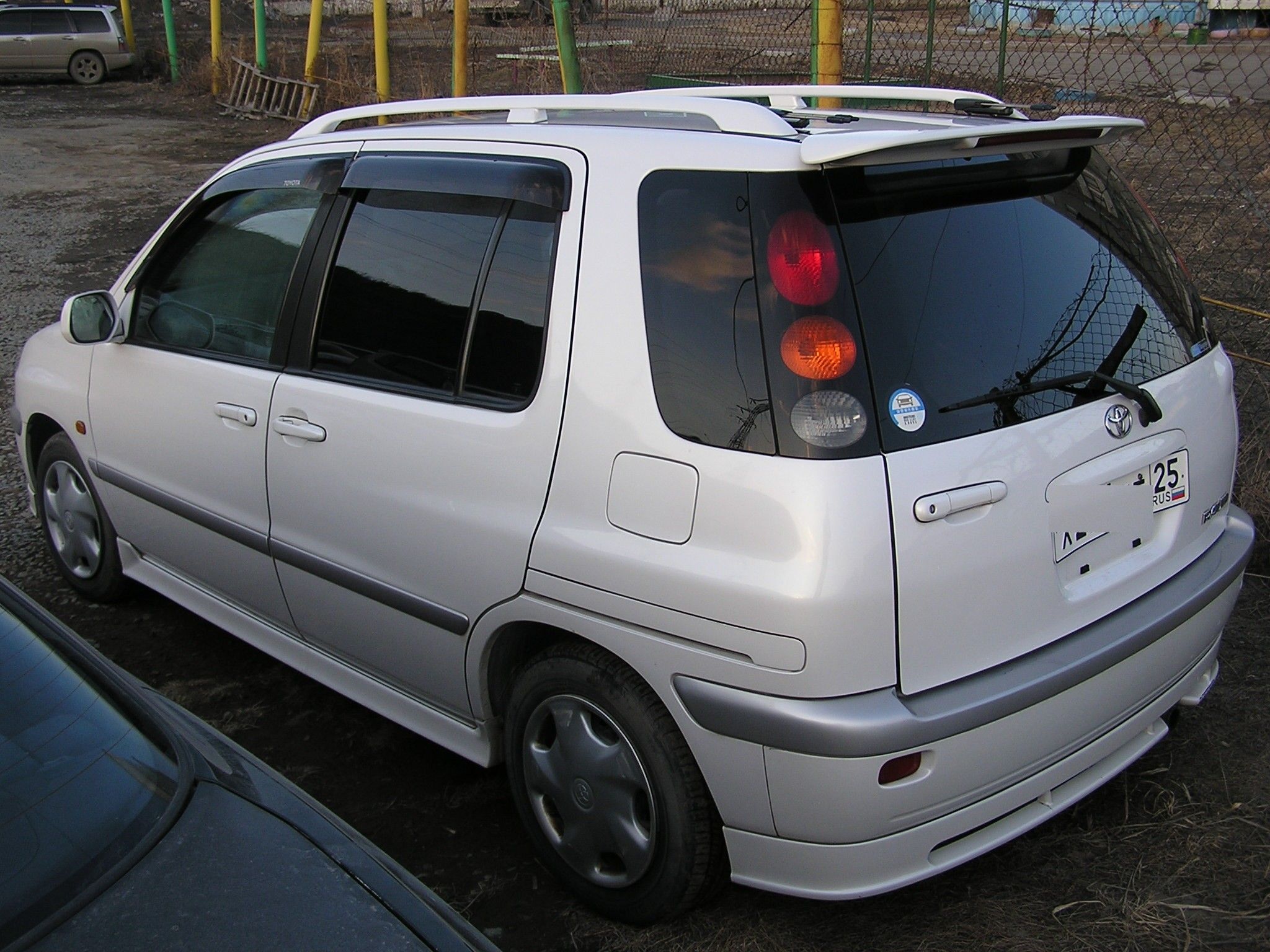 1999 Toyota Raum