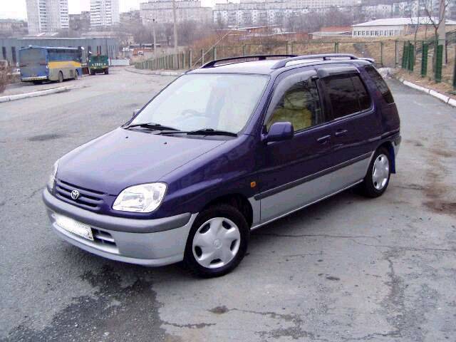 1999 Toyota Raum