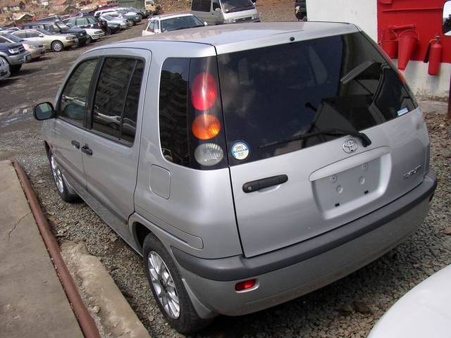 1999 Toyota Raum