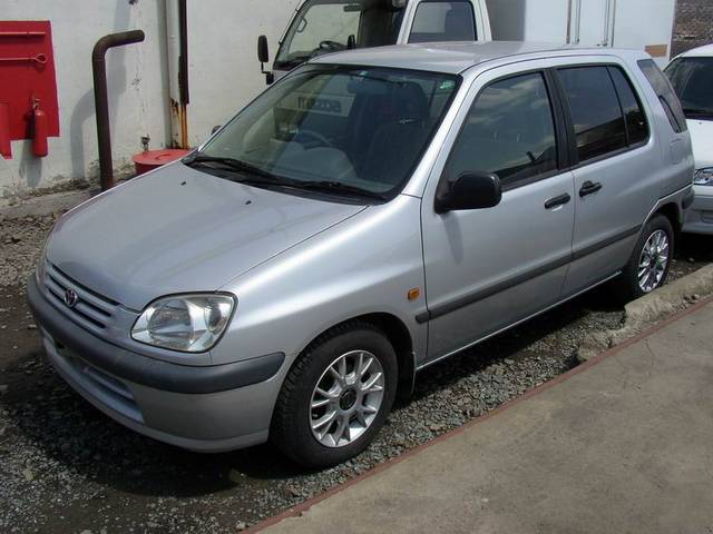 1999 Toyota Raum