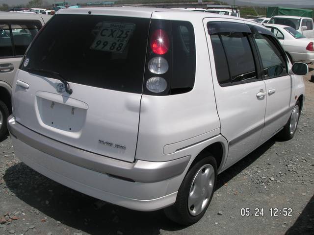 1999 Toyota Raum