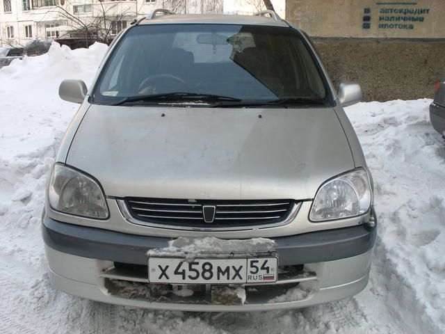 1999 Toyota Raum