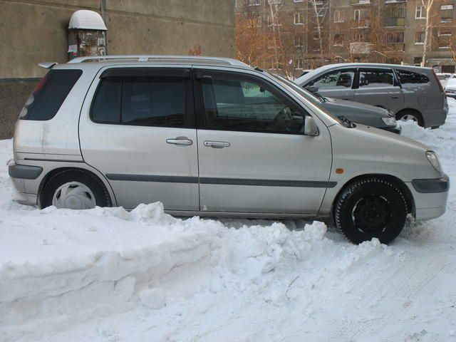 1999 Toyota Raum