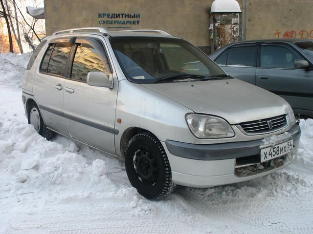 1999 Toyota Raum