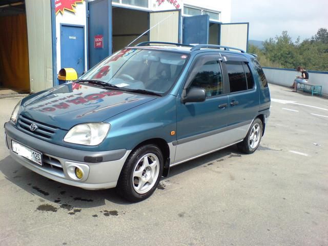 1999 Toyota Raum