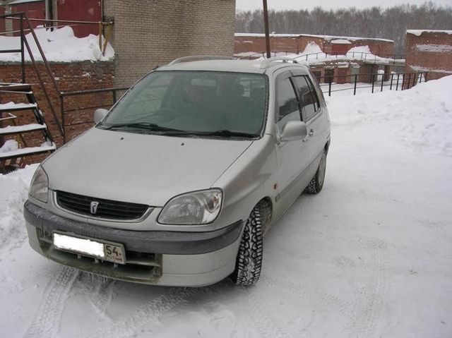 1999 Toyota Raum