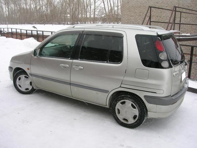 1999 Toyota Raum