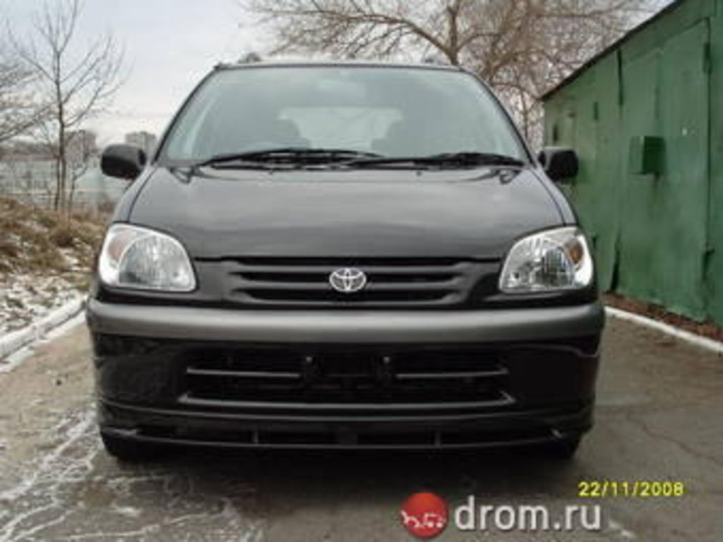 1999 Toyota Raum