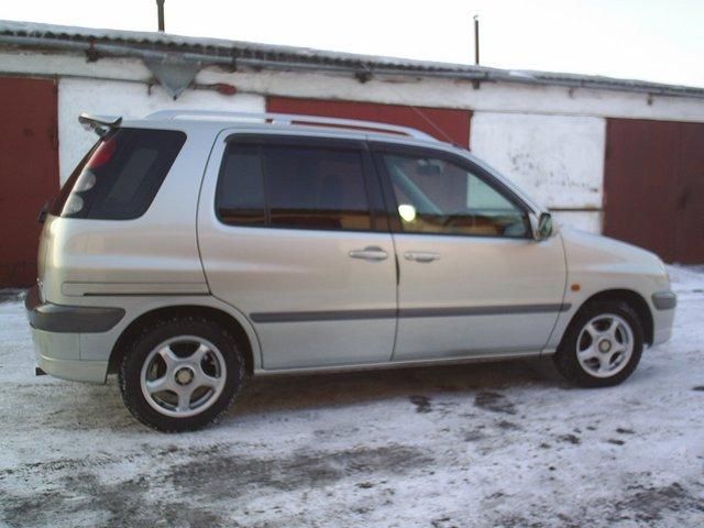 1999 Toyota Raum