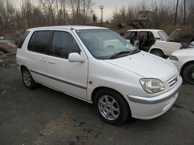 1999 Toyota Raum