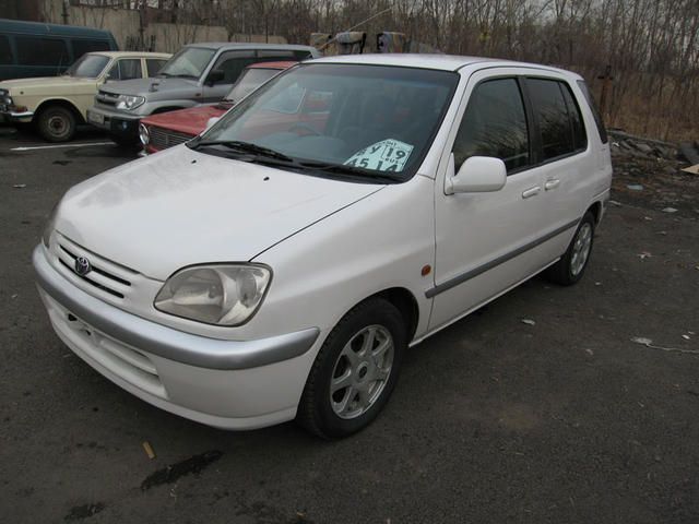 1999 Toyota Raum