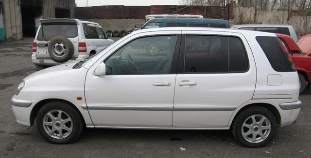 1999 Toyota Raum