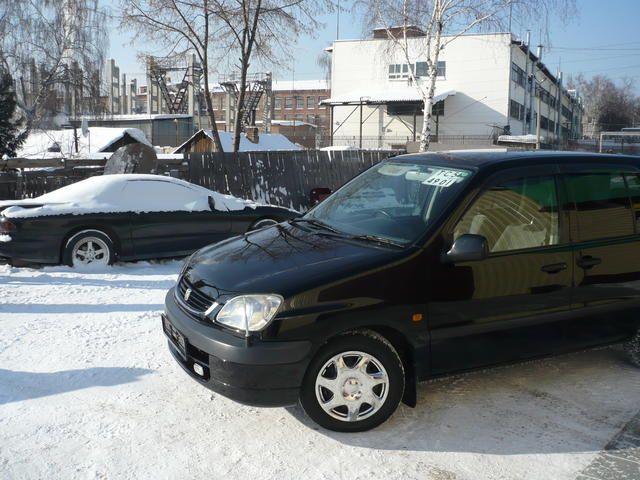 1999 Toyota Raum