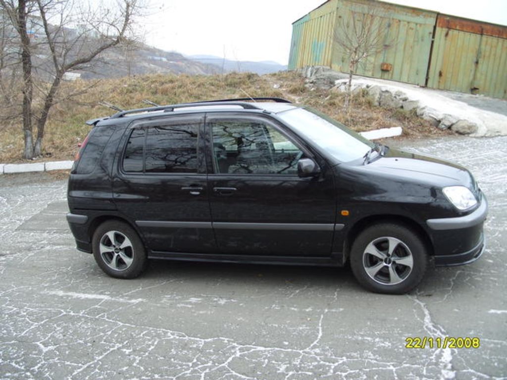 1999 Toyota Raum