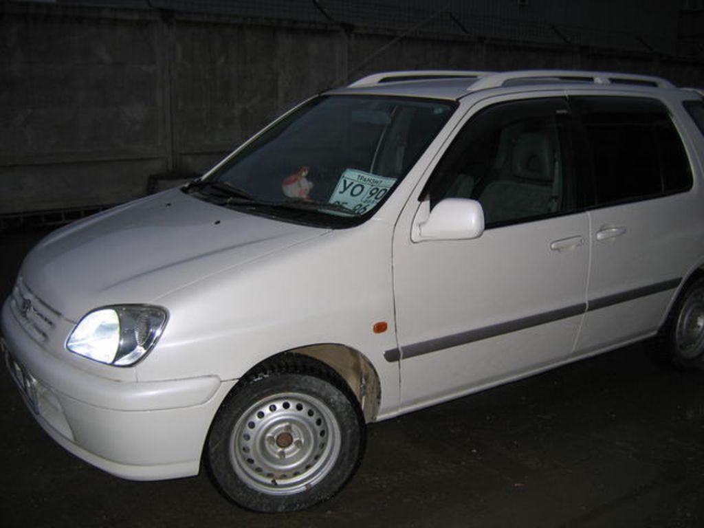 1999 Toyota Raum